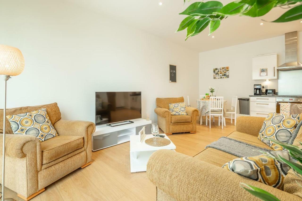Central Bedford: Two Bedrooms, Breakfast Basket Экстерьер фото