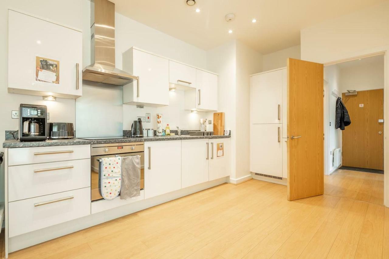 Central Bedford: Two Bedrooms, Breakfast Basket Экстерьер фото