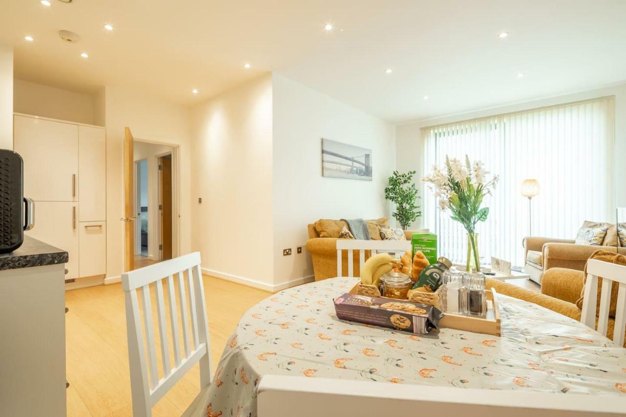 Central Bedford: Two Bedrooms, Breakfast Basket Экстерьер фото