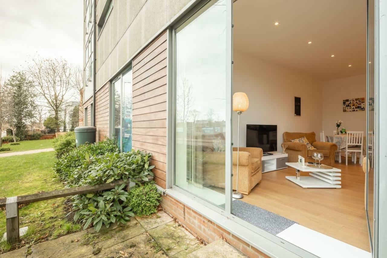 Central Bedford: Two Bedrooms, Breakfast Basket Экстерьер фото